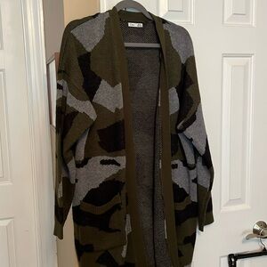 Dex Camouflage Open Front Cardigan with pockets.  Gently worn.